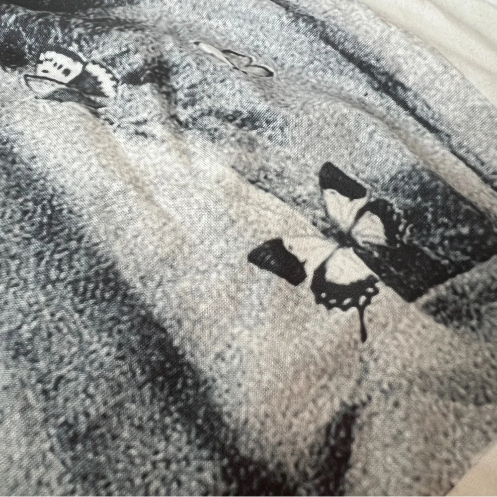 Butterfly X-Ray Ribs Graphic Tee - Picture 6 of 7